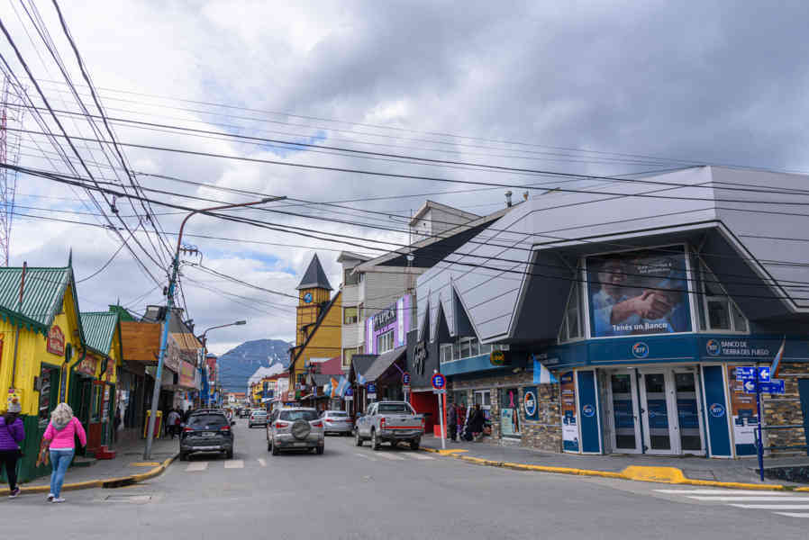 Argentina 144 - Ushuaia - Av. San Martín.jpg